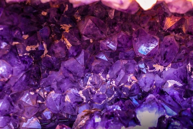 pierre naissance violette